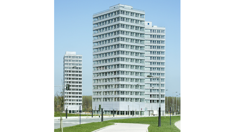 Cuatro torres de locales, oficinas y 118 viviendas de protección oficial junto al humedal de salburua, vitoria . | Premis FAD 2008 | Arquitectura